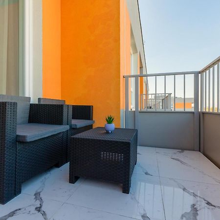 Elegant Apartments With Balcony & Parking Warsaw By Noclegi Renters Exterior photo